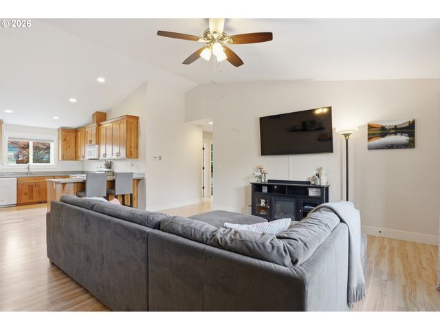 1343 Ne Sunrise Ln, Hillsboro, OR 97124