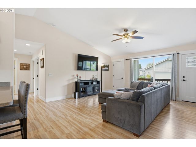 1343 Ne Sunrise Ln, Hillsboro, OR 97124