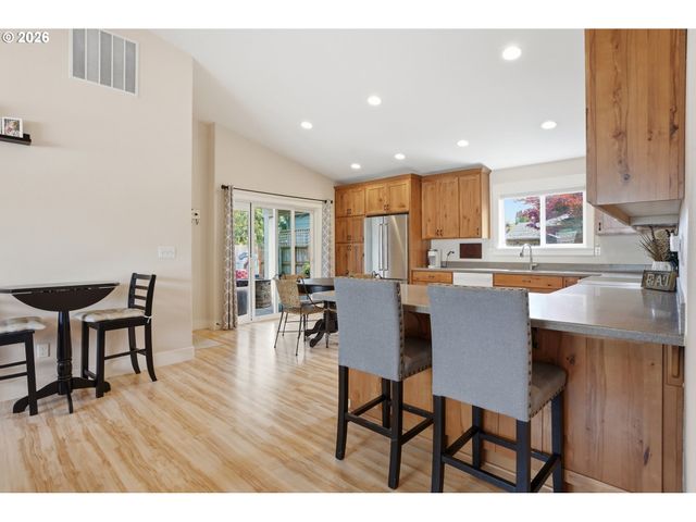 1343 Ne Sunrise Ln, Hillsboro, OR 97124