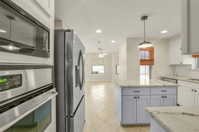 126 Shadow Wood Drive, Sugar Land, TX 77498