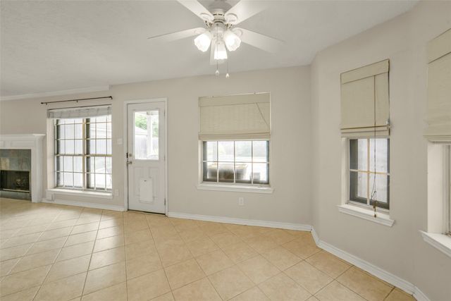 126 Shadow Wood Drive, Sugar Land, TX 77498