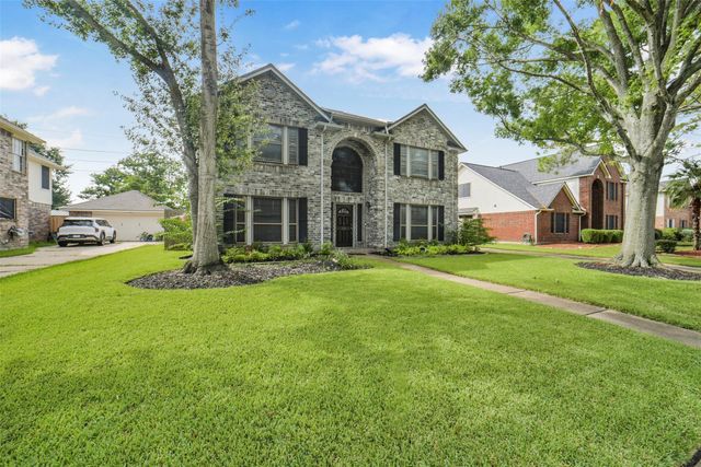 126 Shadow Wood Drive, Sugar Land, TX 77498