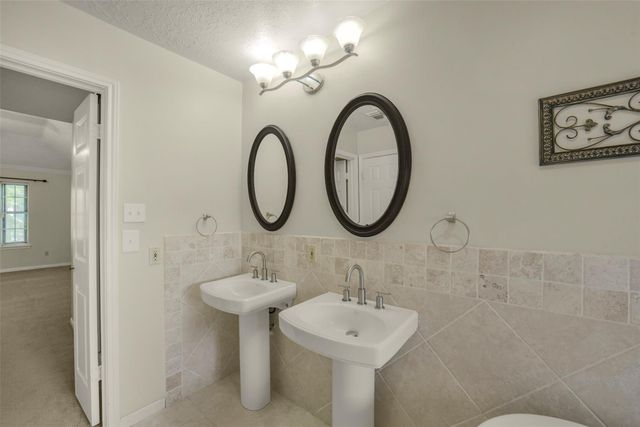 126 Shadow Wood Drive, Sugar Land, TX 77498