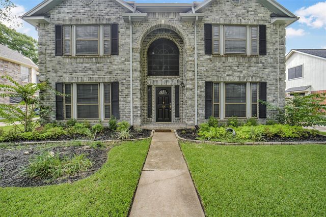 126 Shadow Wood Drive, Sugar Land, TX 77498