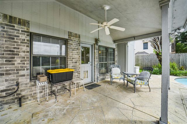 126 Shadow Wood Drive, Sugar Land, TX 77498