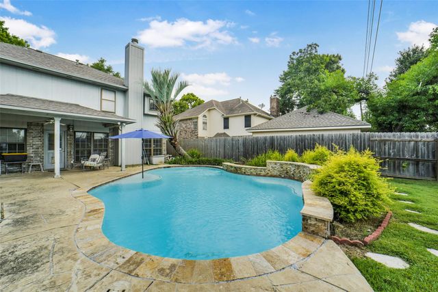 126 Shadow Wood Drive, Sugar Land, TX 77498