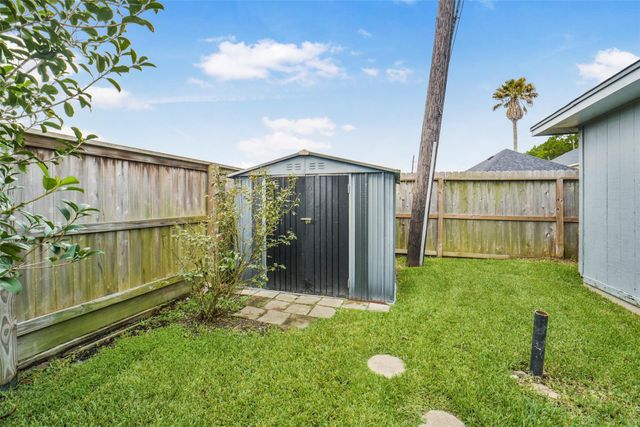 126 Shadow Wood Drive, Sugar Land, TX 77498