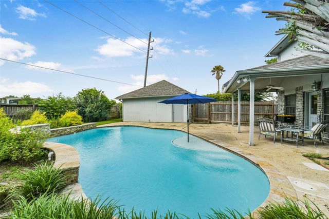 126 Shadow Wood Drive, Sugar Land, TX 77498