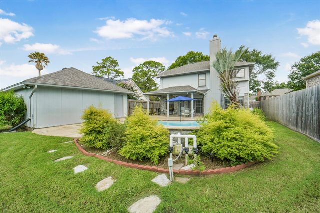 126 Shadow Wood Drive, Sugar Land, TX 77498
