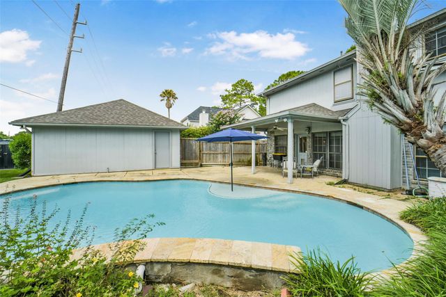 126 Shadow Wood Drive, Sugar Land, TX 77498