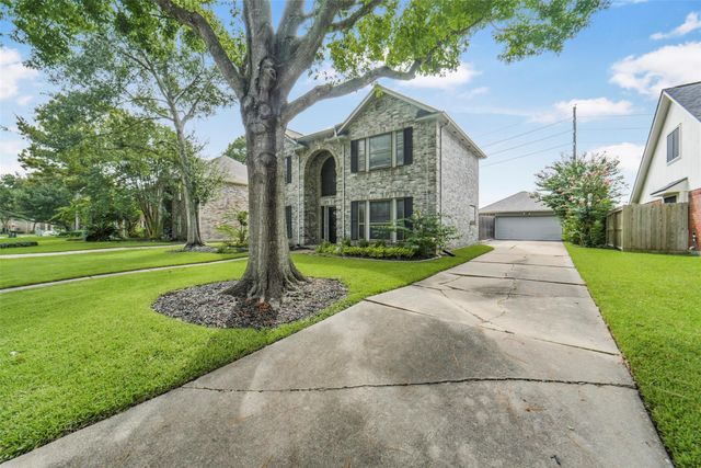 126 Shadow Wood Drive, Sugar Land, TX 77498