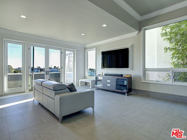 7800 Veragua Drive, Playa Del Rey, CA 90293