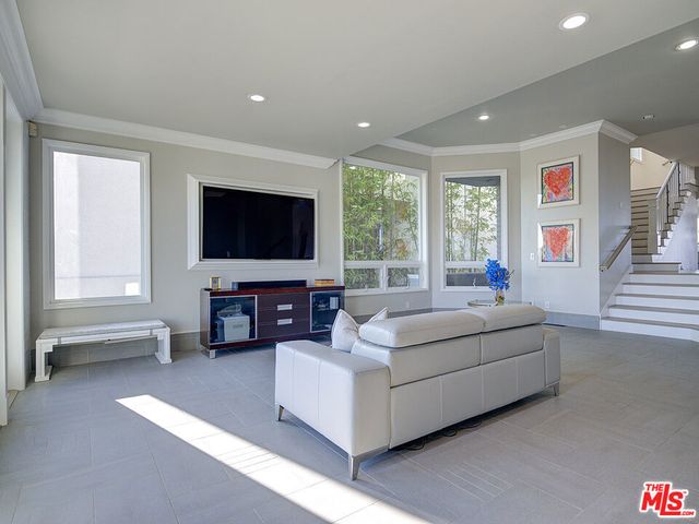 7800 Veragua Drive, Playa Del Rey, CA 90293