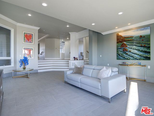 7800 Veragua Drive, Playa Del Rey, CA 90293