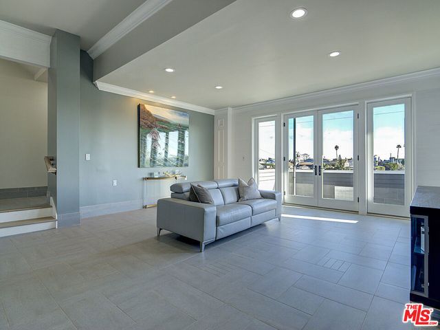 7800 Veragua Drive, Playa Del Rey, CA 90293