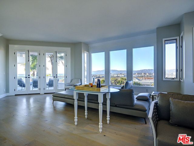 7800 Veragua Drive, Playa Del Rey, CA 90293