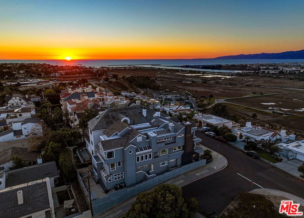 7800 Veragua Drive, Playa Del Rey, CA 90293