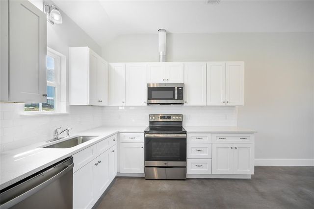 500 Harmon Hills CV E, Dripping Springs, TX 78620