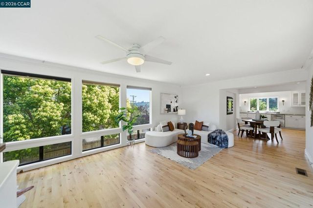 102 Hillcrest Dr, Orinda, CA 94563