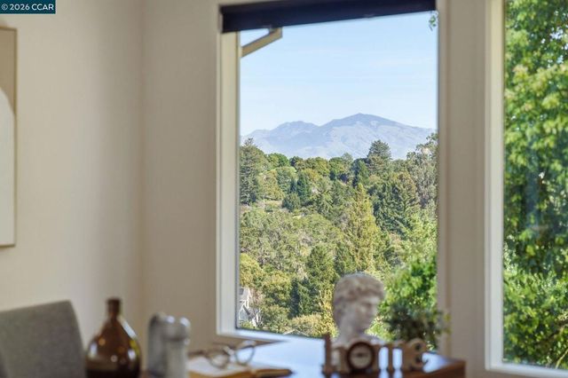 102 Hillcrest Dr, Orinda, CA 94563