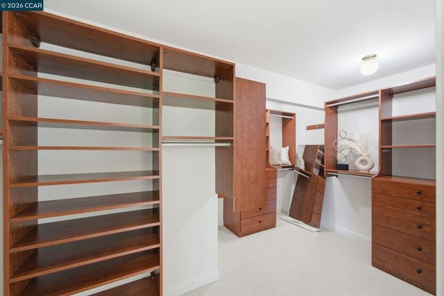 102 Hillcrest Dr, Orinda, CA 94563