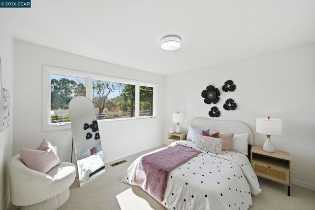 102 Hillcrest Dr, Orinda, CA 94563