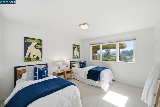 102 Hillcrest Dr, Orinda, CA 94563