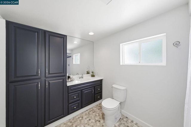 102 Hillcrest Dr, Orinda, CA 94563