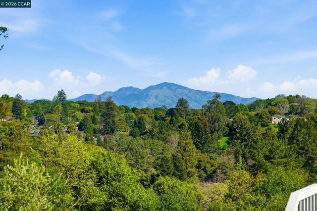 102 Hillcrest Dr, Orinda, CA 94563