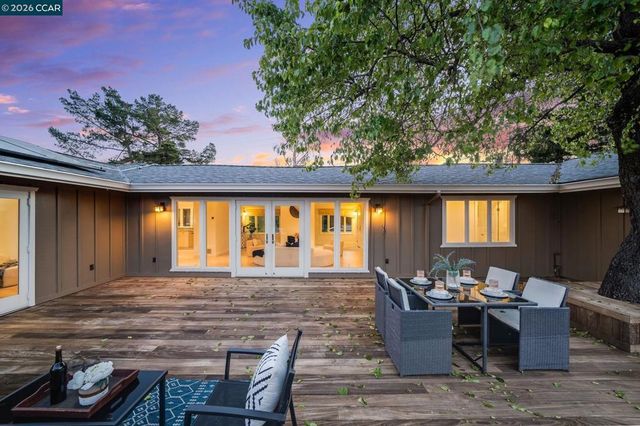 102 Hillcrest Dr, Orinda, CA 94563