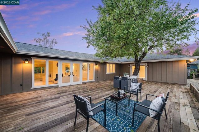 102 Hillcrest Dr, Orinda, CA 94563