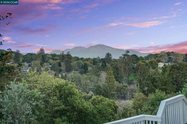 102 Hillcrest Dr, Orinda, CA 94563