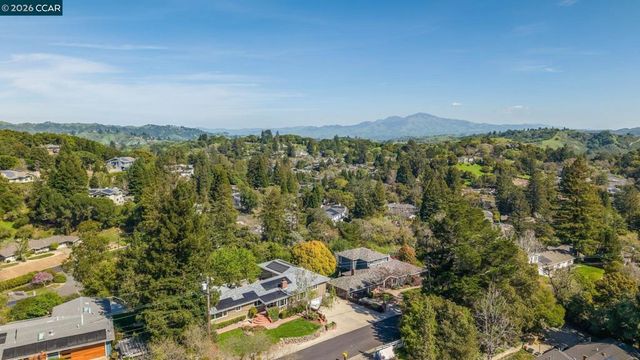 102 Hillcrest Dr, Orinda, CA 94563