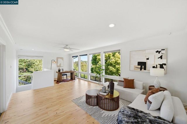 102 Hillcrest Dr, Orinda, CA 94563