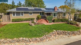 102 Hillcrest Dr, Orinda, CA 94563