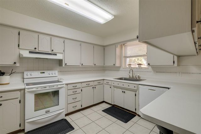 941 NW 32nd Street, Moore, OK 73160