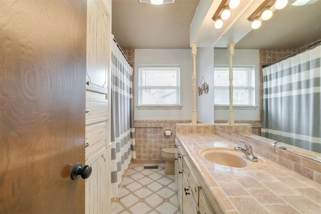 941 NW 32nd Street, Moore, OK 73160