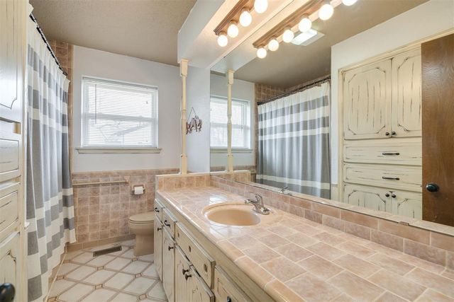 941 NW 32nd Street, Moore, OK 73160