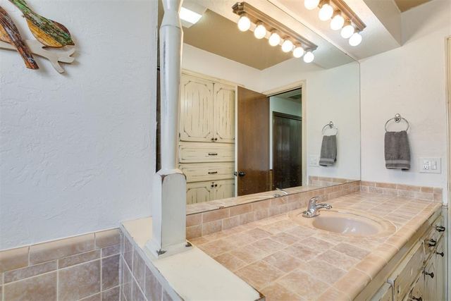 941 NW 32nd Street, Moore, OK 73160