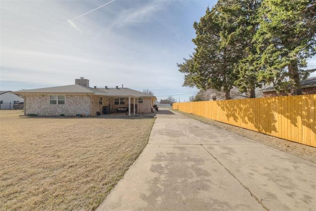 941 NW 32nd Street, Moore, OK 73160