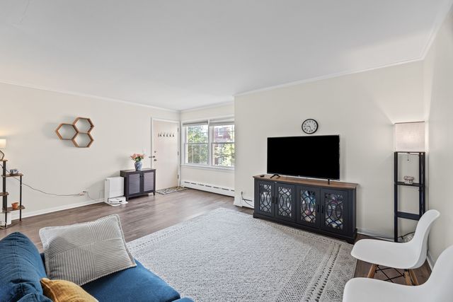 2254 Sherman Avenue 2, Evanston, IL 60201