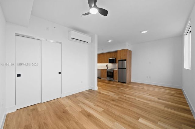 650 SW 1st St 203, Miami, FL 33130