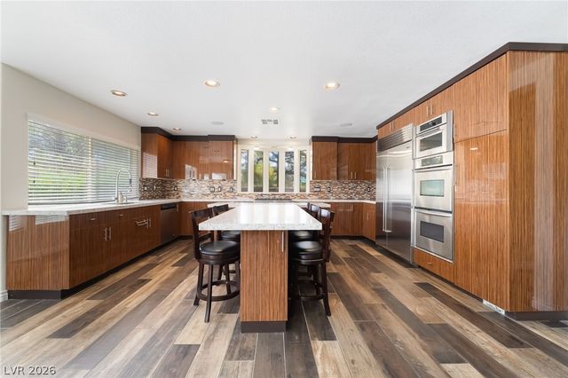 11280 Pentland Downs Street, Las Vegas, NV 89141