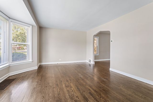9121 S Utica Avenue, Evergreen Park, IL 60805