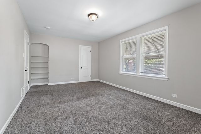 9121 S Utica Avenue, Evergreen Park, IL 60805