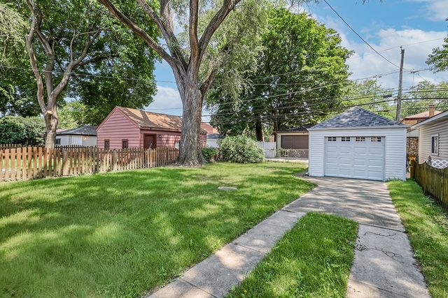 9121 S Utica Avenue, Evergreen Park, IL 60805