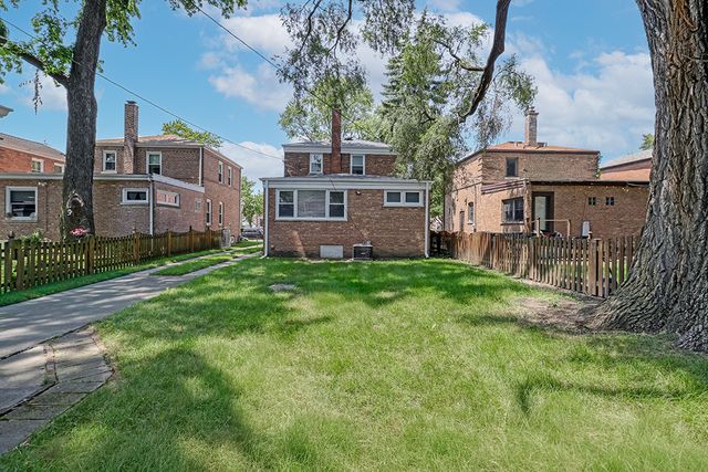 9121 S Utica Avenue, Evergreen Park, IL 60805