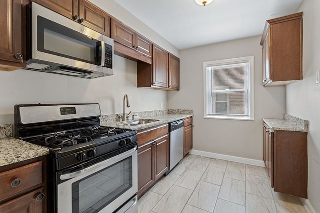 9121 S Utica Avenue, Evergreen Park, IL 60805