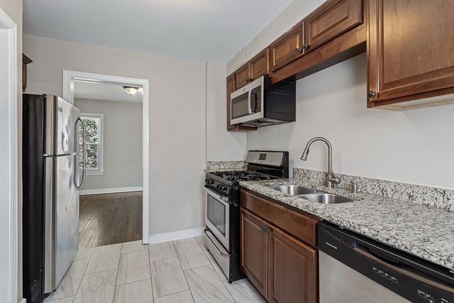 9121 S Utica Avenue, Evergreen Park, IL 60805