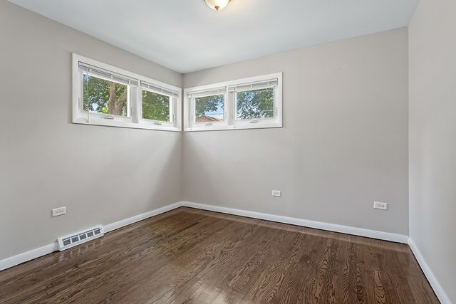 9121 S Utica Avenue, Evergreen Park, IL 60805